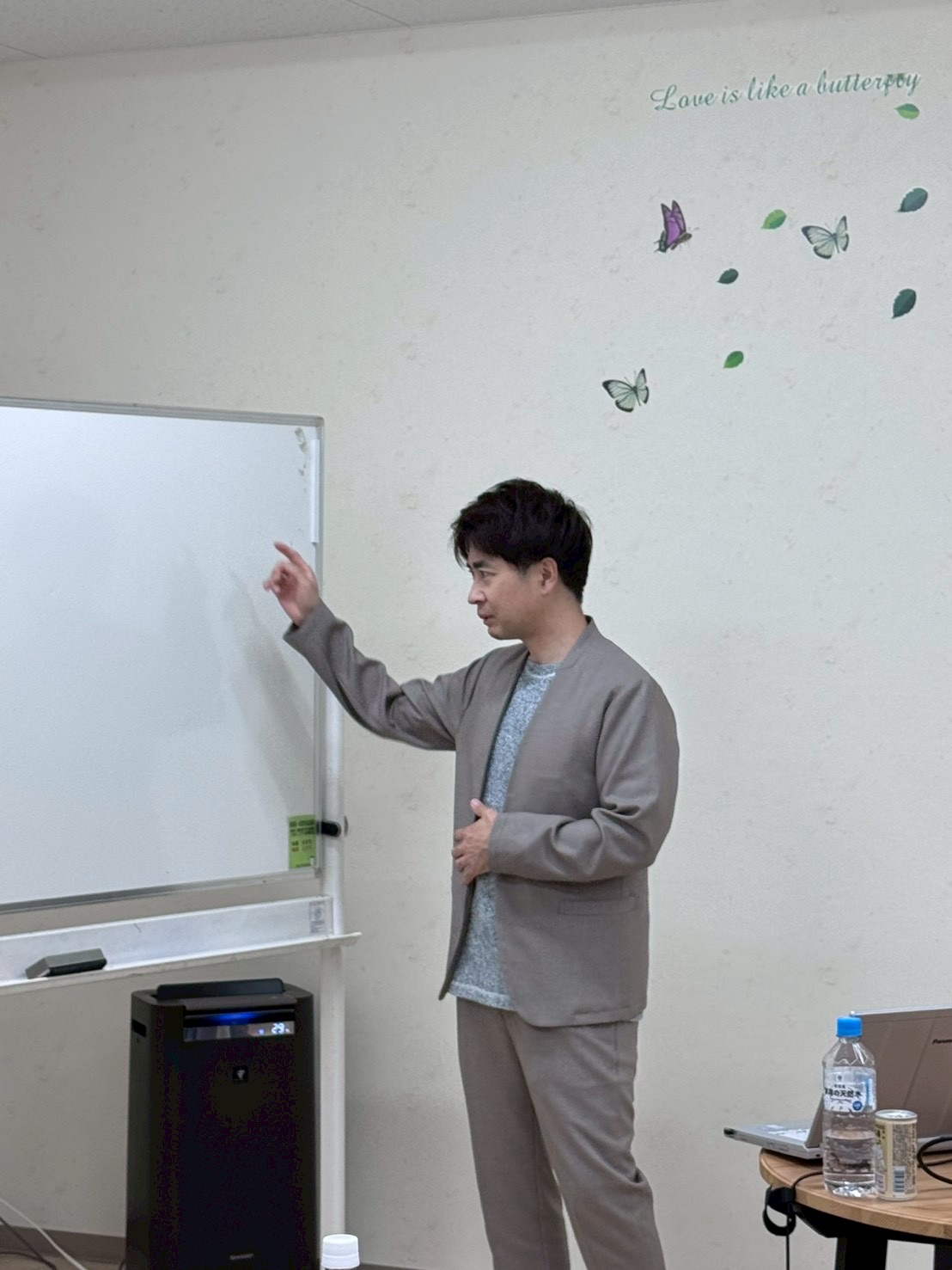 ぐちぱによるSNS運用勉強会で説明する講師